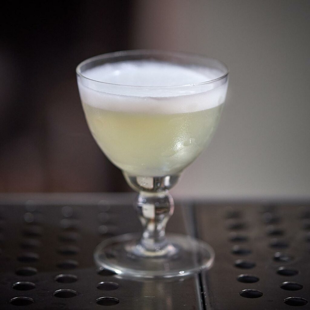 schiuma generata su un cocktail con 1 cl di aquafaba