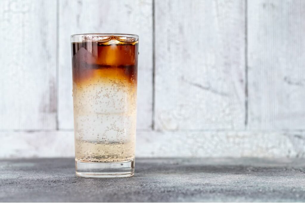 Il Dark n' Stormy è un cocktail a base Rum Gosling's e ginger beer, tipico delle bermuda