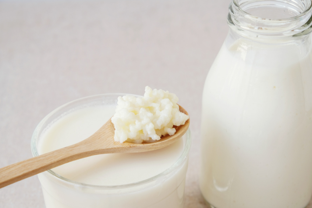 Kefir di latte e grani di kefir