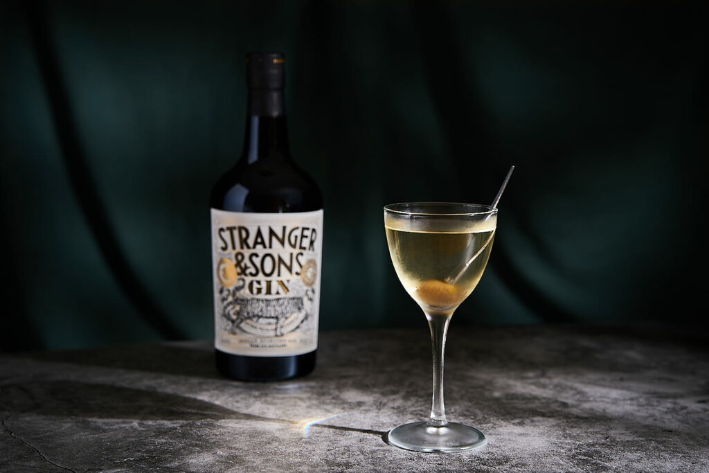 Bollywood Martini è un twist sul Gibson con sapori indiani (curry)