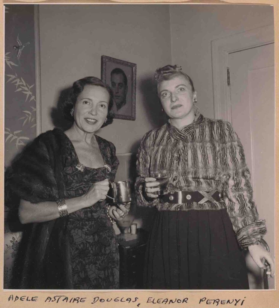 Storia del Moscow Mule. Moscow Mule party - 1948. È possibile vedere la tazza in rame.
