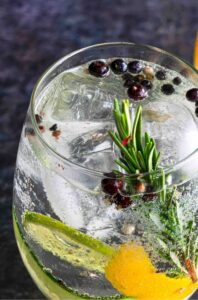 Un Gin Tonic macedonia pieno di spezie