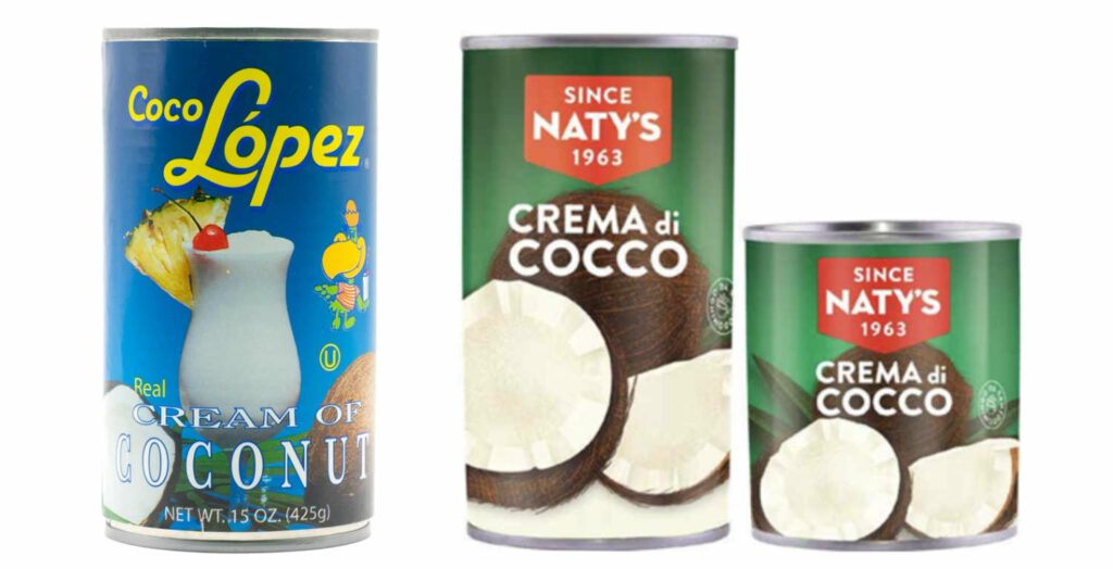 su sfondo bianco 3 3 lattine di Crema di cocco di brand coco lopez e naty's