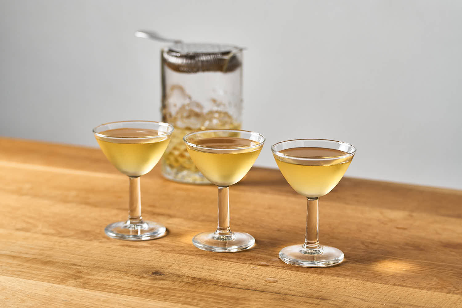 Bilanciare-Martini-Cocktail-Con-Sorbole
