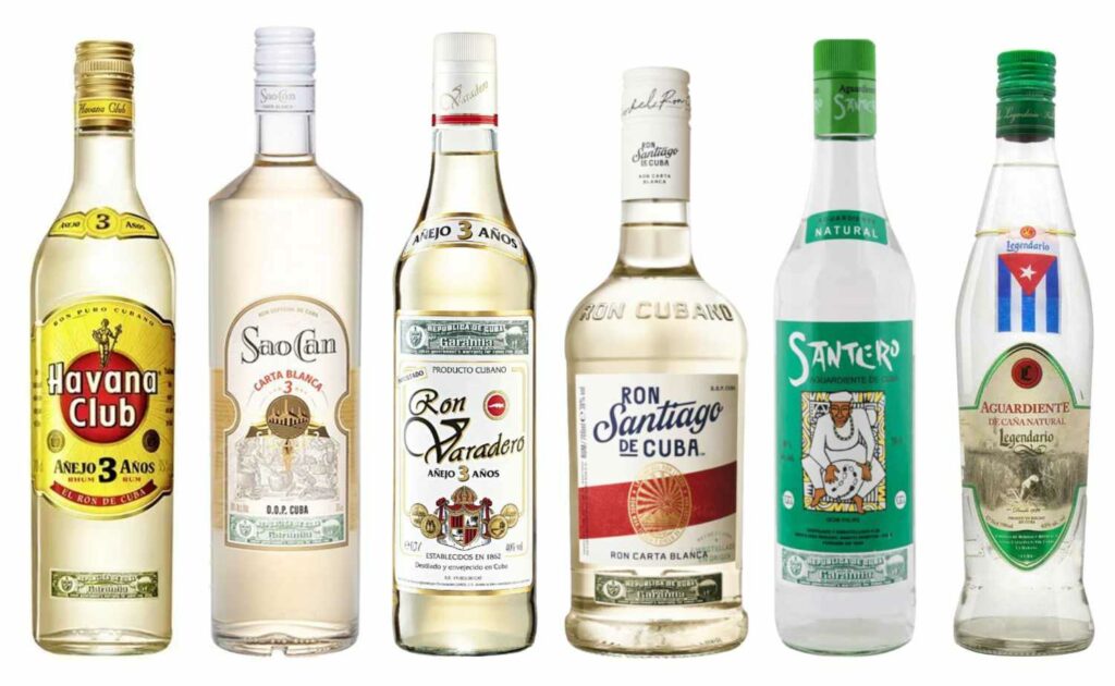 Bottiglie di rum e aguardiente cubani. Havana club, Sao Can, Varadero, Santiago, Legendario